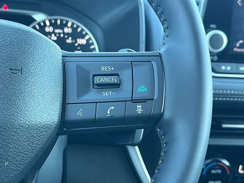 Certified 2025 Nissan Rogue SV image 28