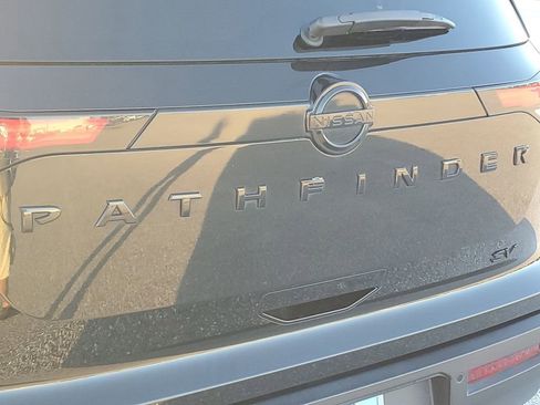 Used 2022 Nissan Pathfinder SV w/ SV Premium Package image 41