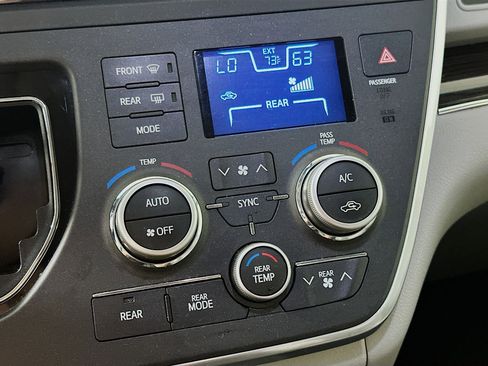 Used 2015 Toyota Sienna XLE w/ XLE Navigation Package image 22