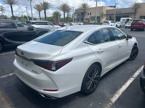 Certified 2025 Lexus ES 350 w/ Premium Package FWD image 4
