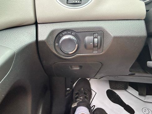 Used 2014 Chevrolet Cruze LS FWD image 25