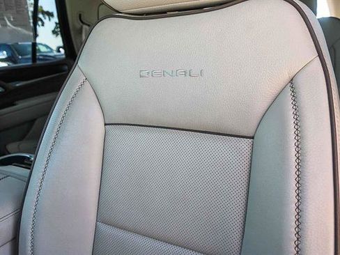 Used 2022 GMC Yukon Denali image 24