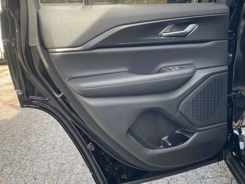 New 2025 Jeep Grand Cherokee Altitude image 13