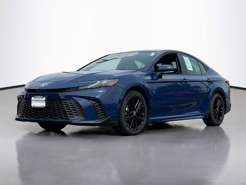 Used 2025 Toyota Camry SE FWD image 12