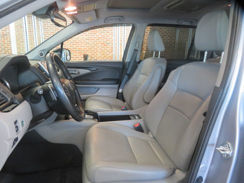 Used 2017 Honda Pilot Touring image 15