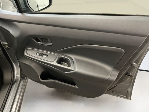Used 2025 Nissan Versa SV FWD image 32
