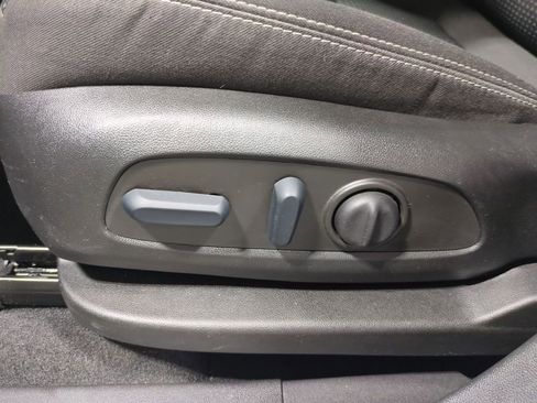 Used 2022 GMC Terrain SLE w/ Driver Convenience Package image 21