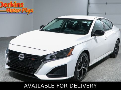 Used 2024 Nissan Altima 2.5 SR FWD image 1