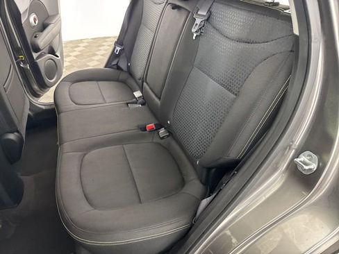 Used 2016 Kia Soul + image 18