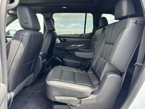 New 2026 Buick Enclave Avenir w/ Super Cruise Package FWD image 25