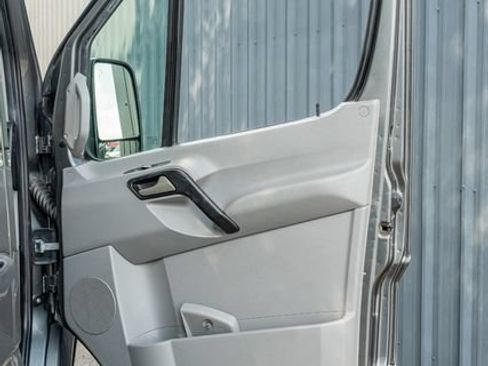 Used 2016 Mercedes-Benz Sprinter 2500 image 34