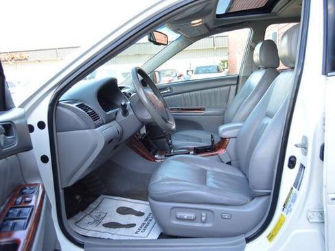 Used 2006 Toyota Camry XLE FWD image 11