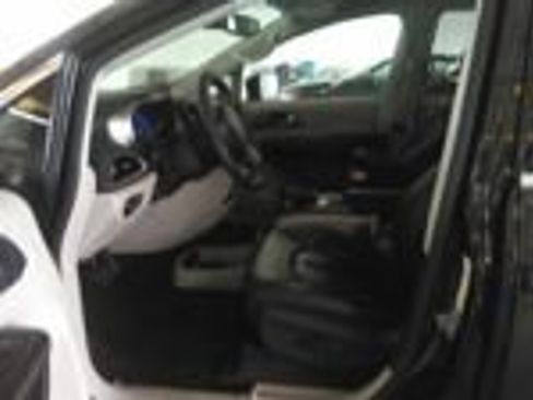 Used 2022 Chrysler Pacifica Touring-L FWD image 13