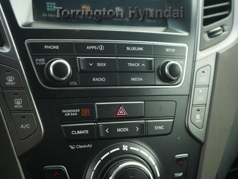 Used 2017 Hyundai Santa Fe SE image 18