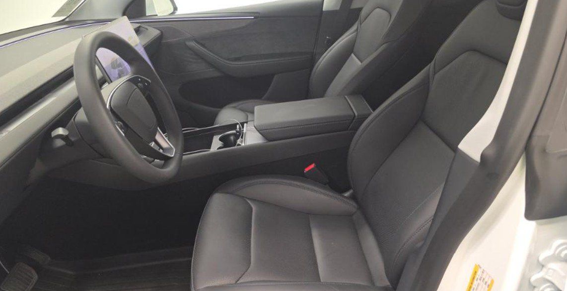 Used 2026 Tesla Model Y Long Range RWD image 4