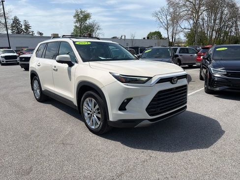 Used 2024 Toyota Grand Highlander AWD image 4