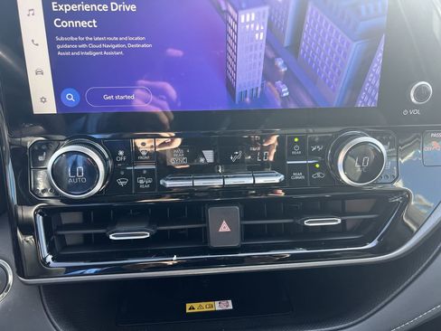 Used 2023 Toyota Highlander Limited image 29