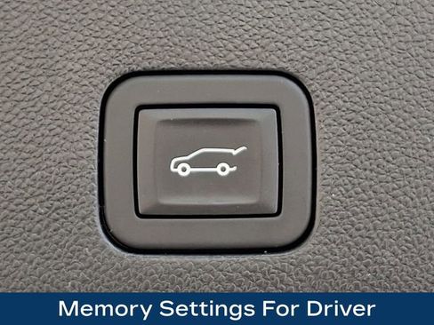 Used 2025 Chevrolet Tahoe Z71 AWD/4WD image 32