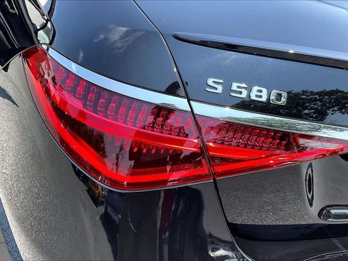 Used 2025 Mercedes-Benz S 580 4MATIC Sedan image 29