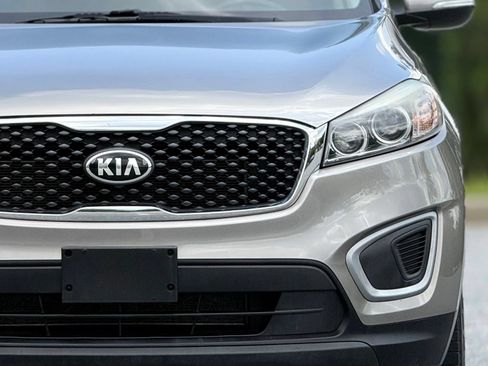 Used 2016 Kia Sorento FWD image 15