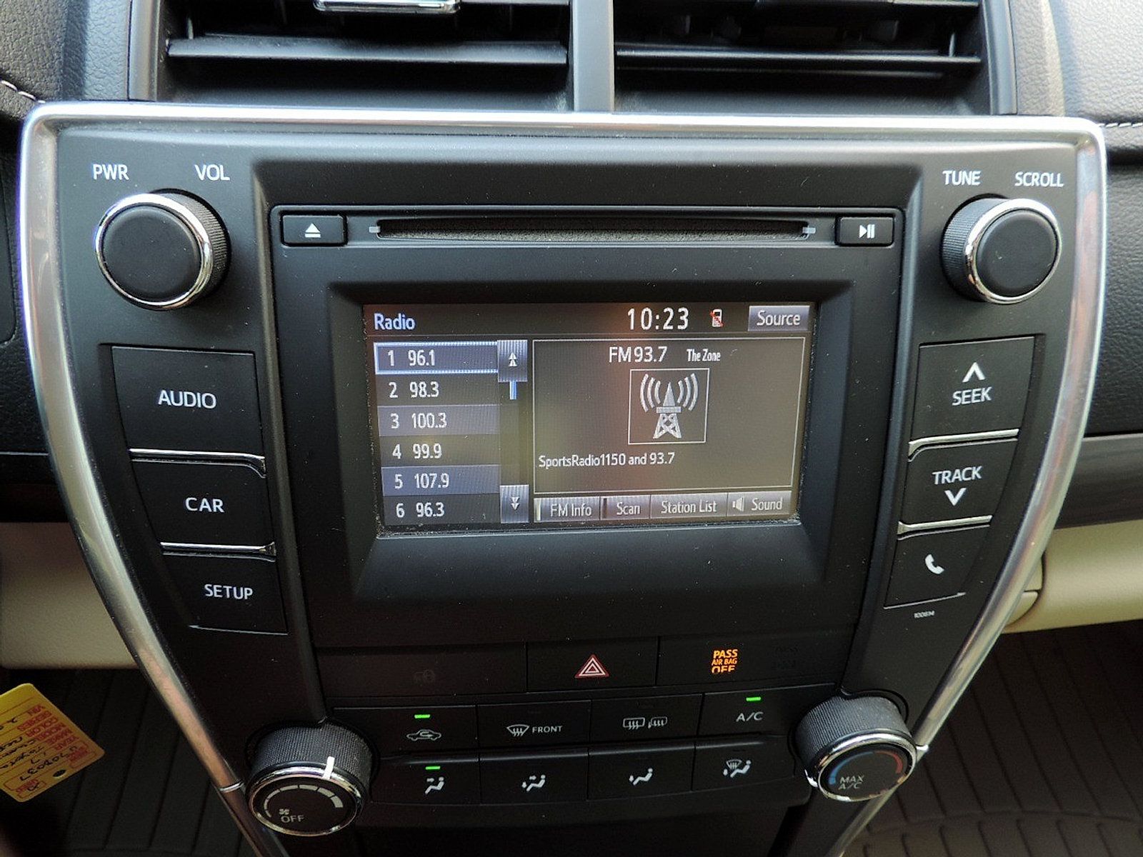 Used 2017 Toyota Camry LE FWD image 18