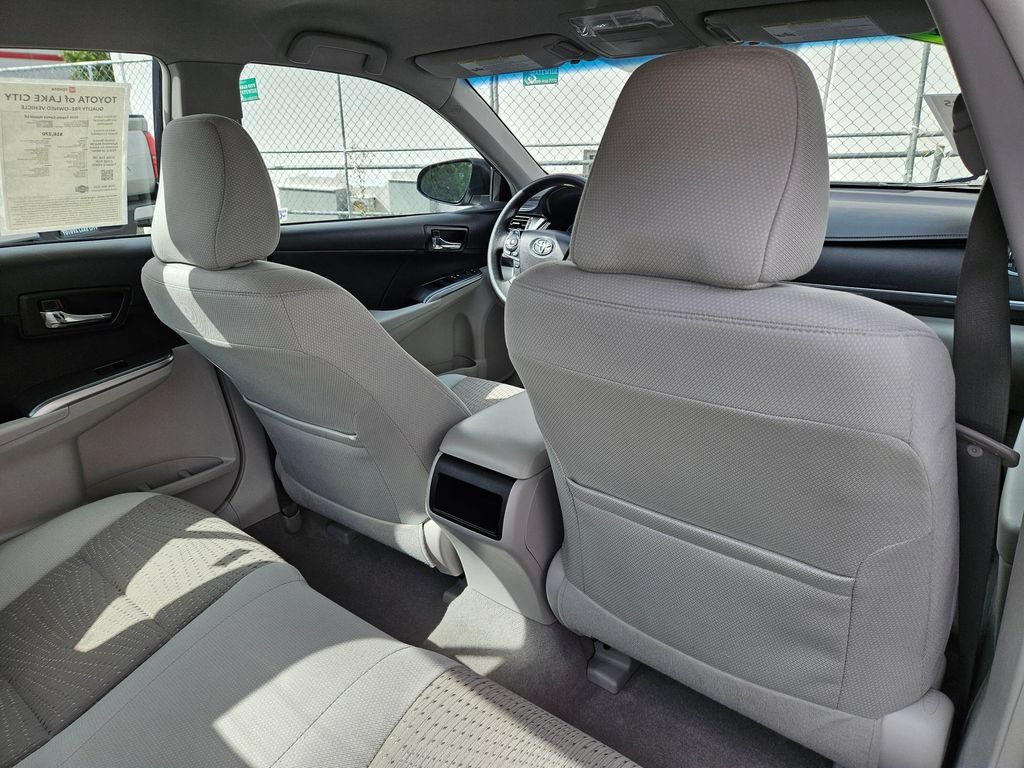 Used 2014 Toyota Camry LE FWD image 15