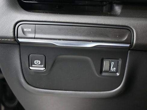 Used 2023 Cadillac Escalade Premium Luxury image 16