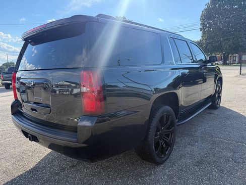 Used 2018 Chevrolet Suburban LT AWD/4WD image 19