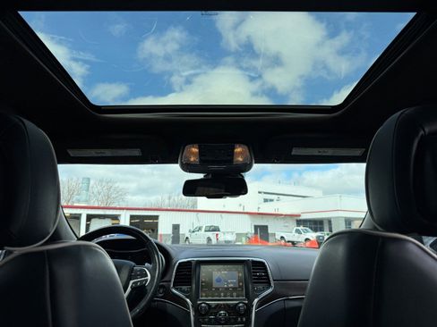 Used 2014 Jeep Grand Cherokee Overland w/ Advanced Technology Group image 22