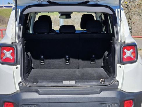 Used 2021 Jeep Renegade Latitude image 9