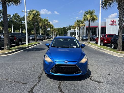 Used 2020 Toyota Yaris LE FWD image 3