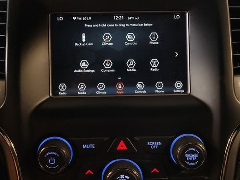 Used 2021 Jeep Grand Cherokee Laredo RWD image 25