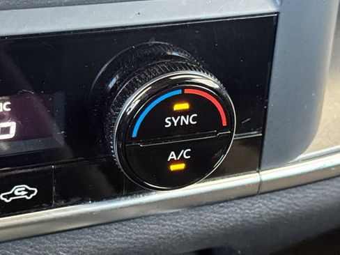Used 2024 Nissan Rogue SV AWD/4WD image 30