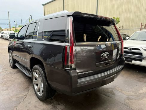 Used 2017 Cadillac Escalade Luxury RWD image 5