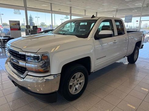 Used 2018 Chevrolet Silverado 1500 LT w/ Trailering Package image 7