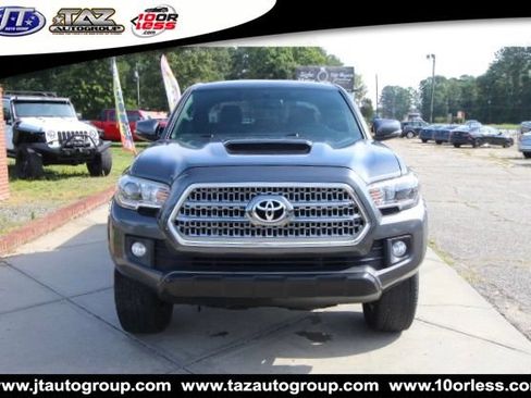 Used 2017 Toyota Tacoma TRD Sport w/ Tow Package RWD image 2