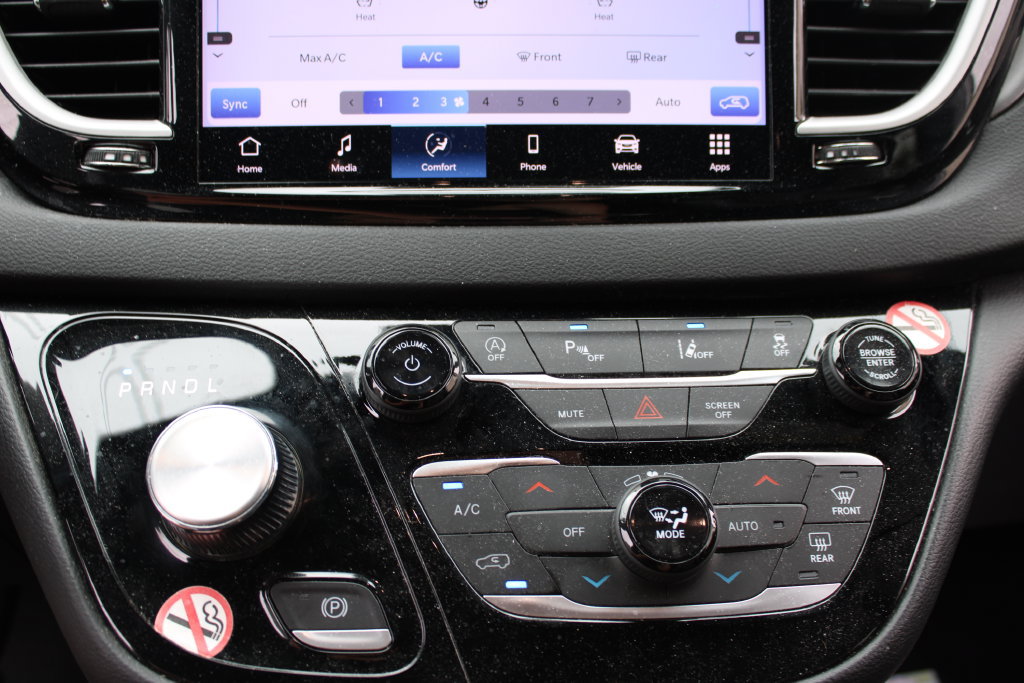 Used 2025 Chrysler Pacifica Select FWD image 17