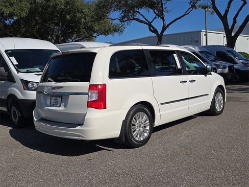 Used 2012 Chrysler Town & Country Touring-L w/ Premium Group image 4