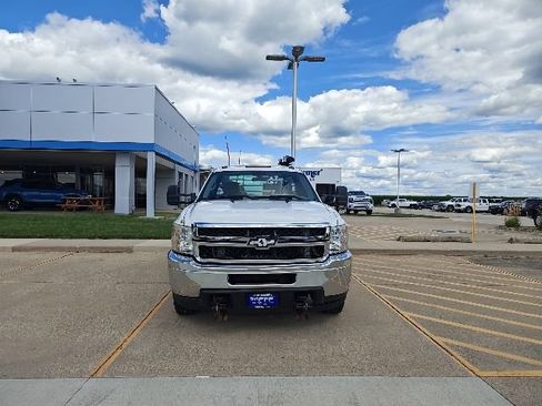 Used 2011 Chevrolet Silverado 3500 W/T w/ Snow Plow Prep Package AWD/4WD image 2