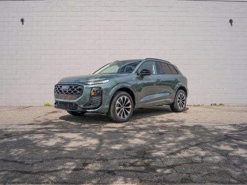 New 2026 Audi Q3 quattro 2.0T AWD/4WD image 1