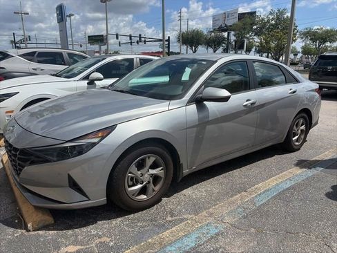 Used 2023 Hyundai Elantra SE FWD image 1