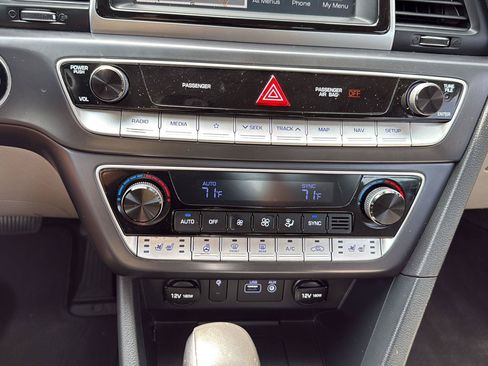 Used 2018 Hyundai Sonata Limited w/ Limited Ultimate Package 03 FWD image 19