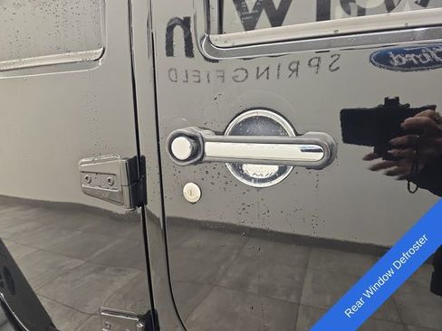 Used 2017 Jeep Wrangler Unlimited Sahara AWD/4WD image 9