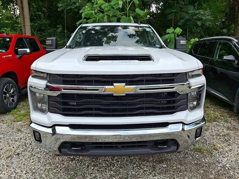 Used 2025 Chevrolet Silverado 2500 LT w/ Convenience Package AWD/4WD image 2