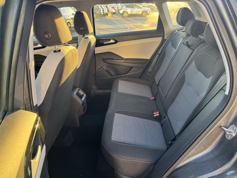 Used 2025 Volkswagen Taos S AWD/4WD image 9