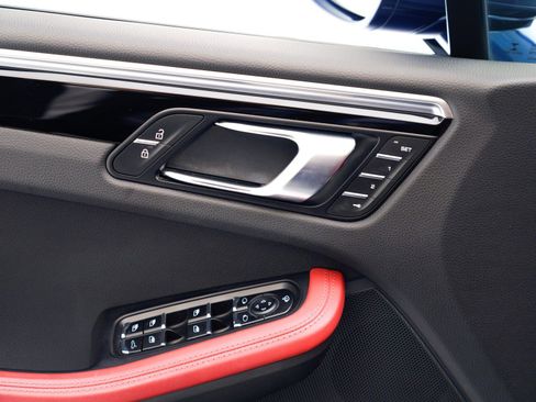 Used 2022 Porsche Macan S image 24