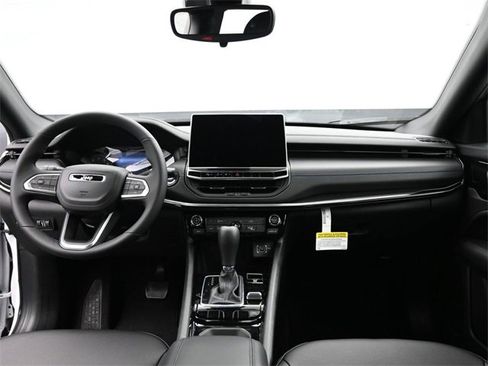 New 2026 Jeep Compass Latitude image 23