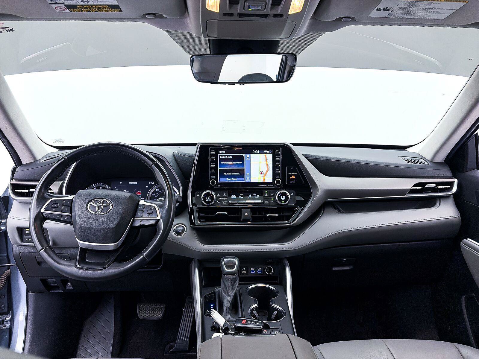 Used 2022 Toyota Highlander XLE FWD image 21