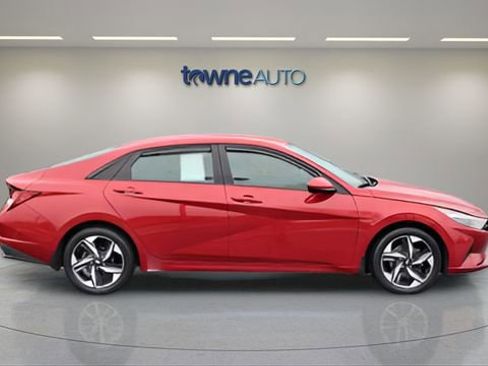 Used 2023 Hyundai Elantra SEL w/ Convenience Package FWD image 8
