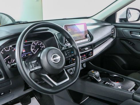 Used 2024 Nissan Rogue SV FWD image 22